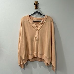American Eagle - XXL - Peach colored crew neck
